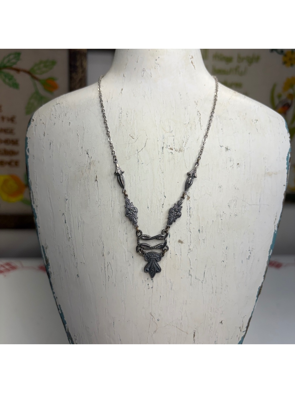 Lavalier Sterling silver necklace with ornate details vintage/antique